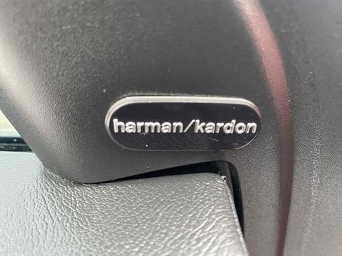 Used 2023 Chrysler 300 C image 17