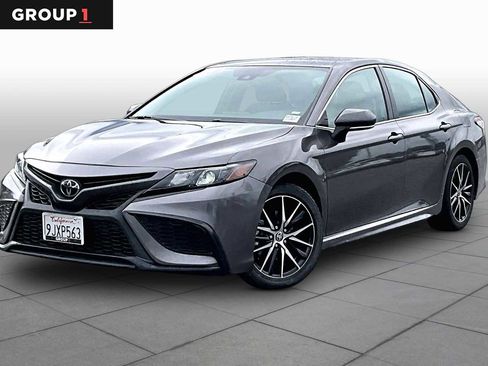 Used 2024 Toyota Camry SE FWD image 1