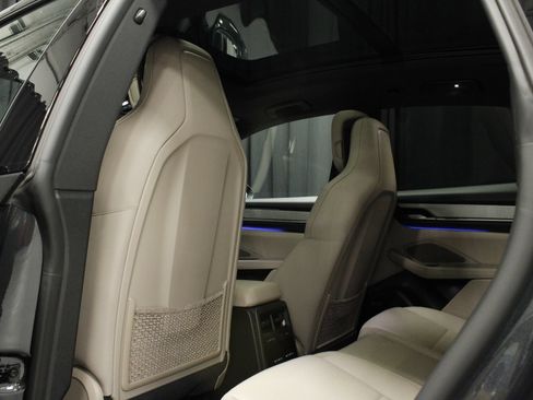 Certified 2025 Porsche Macan 4 Electric AWD/4WD image 17