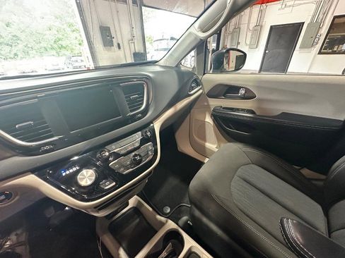Used 2023 Chrysler Voyager LX FWD image 28