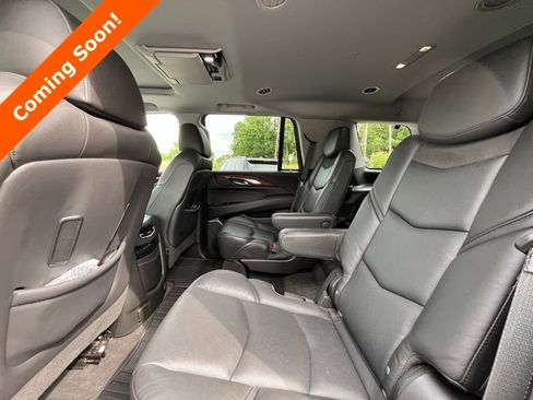 Used 2020 Cadillac Escalade Premium Luxury AWD/4WD image 19