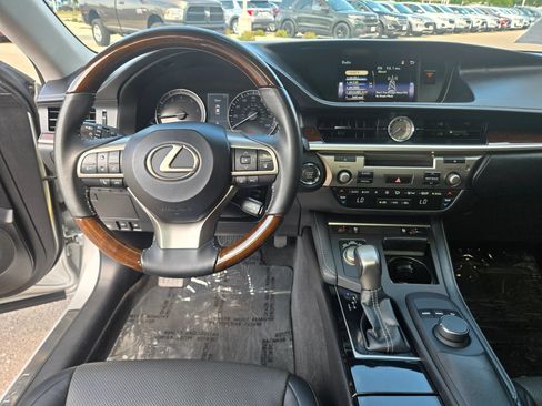 Used 2018 Lexus ES 350 w/ Premier Package FWD image 13