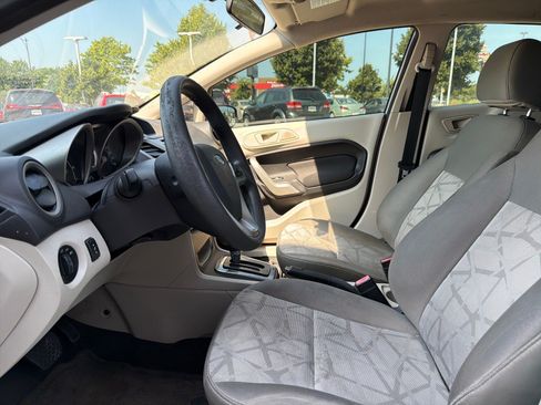 Used 2013 Ford Fiesta SE w/ Super Fuel Economy Pkg FWD image 11