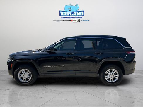 Certified 2023 Jeep Grand Cherokee Laredo AWD/4WD image 2