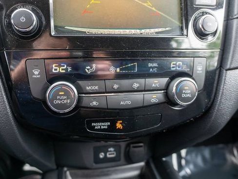 Used 2019 Nissan Rogue SV AWD/4WD image 30