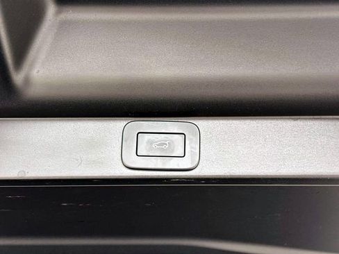 Used 2024 Land Rover Range Rover SE AWD/4WD image 8