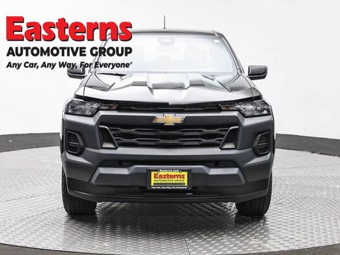 Used 2023 Chevrolet Colorado W/T RWD image 2