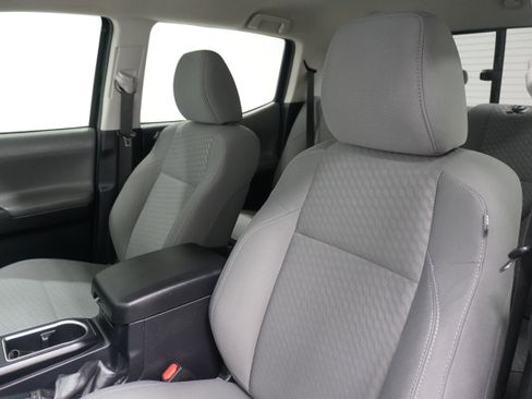 Used 2020 Toyota Tacoma SR AWD/4WD image 11
