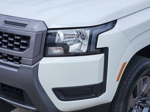 Certified 2025 Nissan Frontier SV AWD/4WD image 5