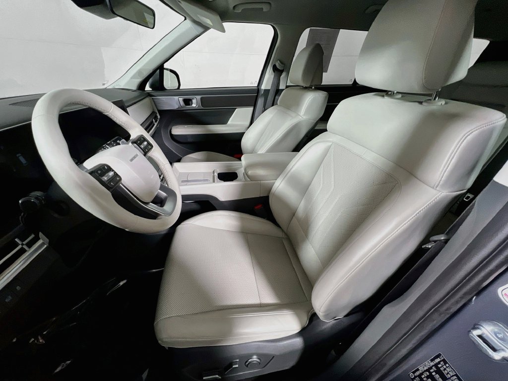 Used 2025 Hyundai Santa Fe SEL AWD/4WD image 18