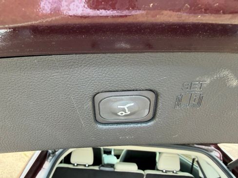 Used 2020 Ford Edge Titanium FWD image 13