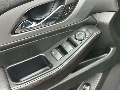 Used 2023 Chevrolet Traverse LT image 20