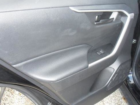 Used 2022 Toyota RAV4 LE image 18