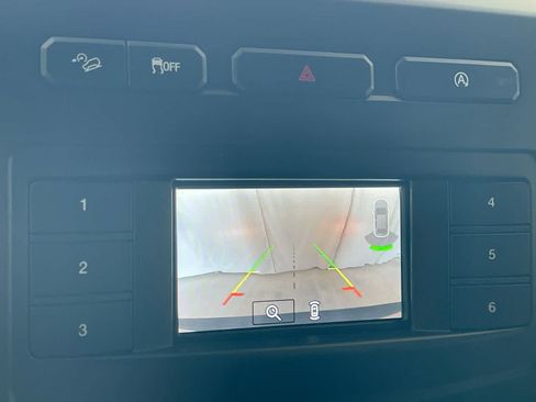 Used 2018 Ford Expedition XLT AWD/4WD image 17