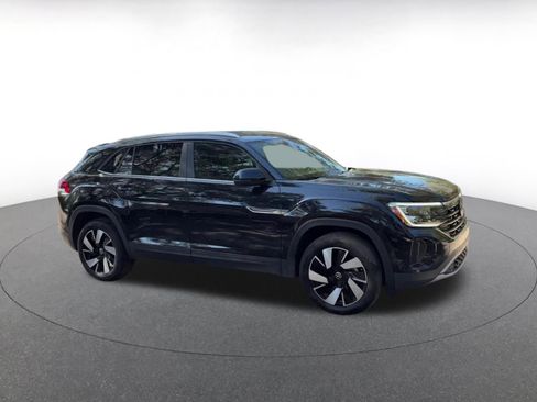 Used 2025 Volkswagen Atlas Cross Sport SE image 2