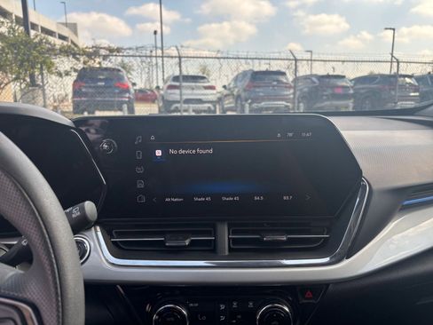 Used 2025 Chevrolet Trax LT image 21