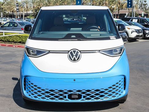 Used 2025 Volkswagen ID. Buzz Pro S Plus image 2