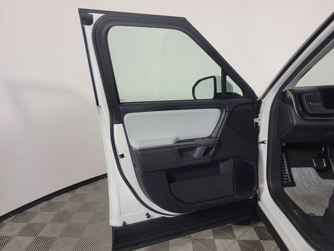 Used 2024 Rivian R1S Adventure AWD/4WD image 17