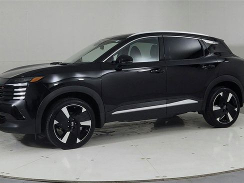 Certified 2025 Nissan Kicks SR FWD image 3
