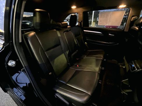 Used 2017 Toyota Highlander XLE image 26