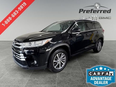 Used 2019 Toyota Highlander XLE w/ Carpet Mat Package (TMS) AWD/4WD image 11