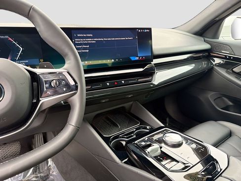 Certified 2025 BMW 530i image 29
