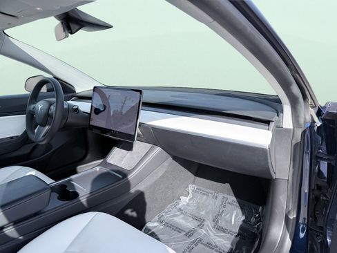 Used 2021 Tesla Model 3 Standard Range Plus image 44