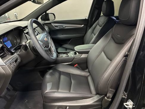 Certified 2024 Cadillac XT5 Luxury FWD image 9
