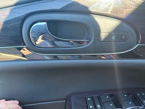 Used 2017 Buick Enclave Premium w/ Experience Buick Package image 7