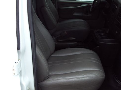 Used 2014 Chevrolet Express 1500 AWD image 19