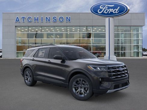 Used 2026 Ford Explorer Active AWD/4WD image 7