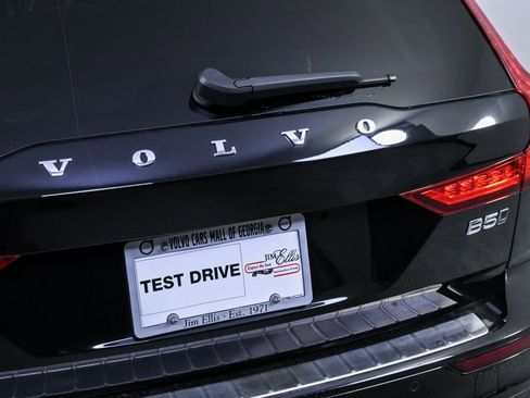 Certified 2024 Volvo V60 B5 Cross Country Ultimate image 38