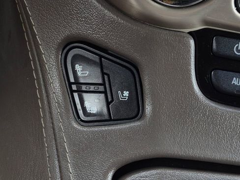 Used 2017 GMC Yukon XL Denali RWD image 24