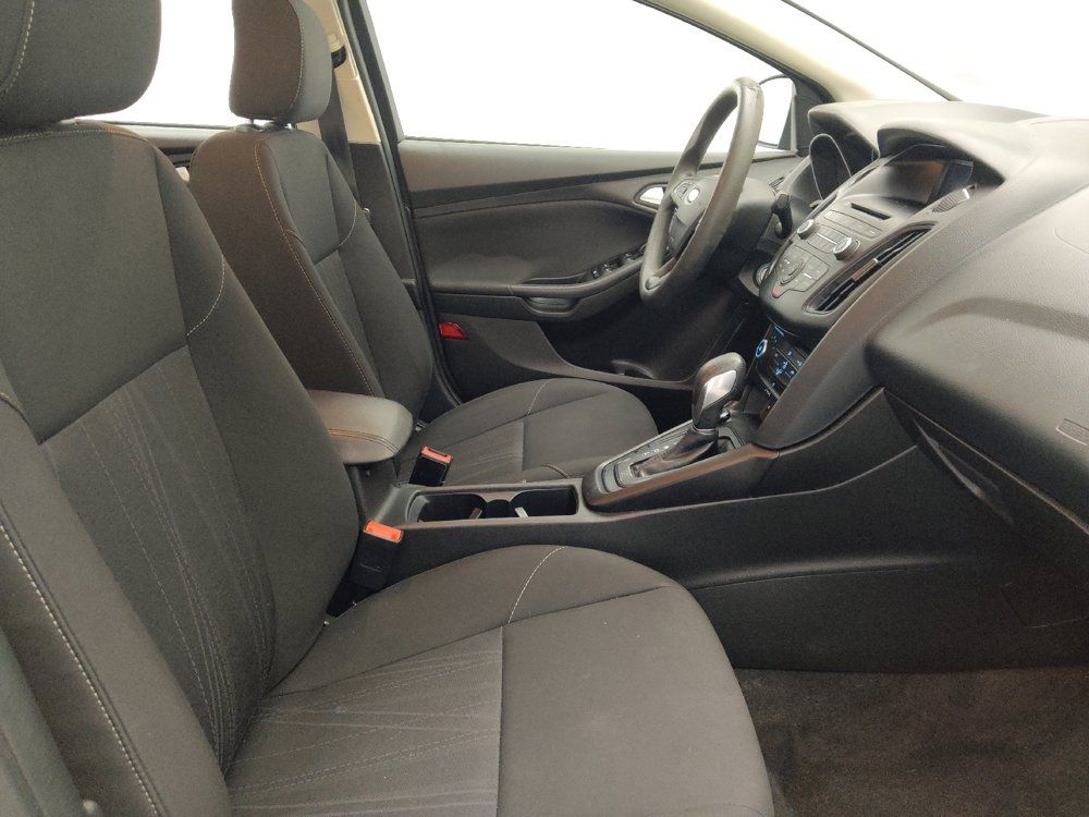 Used 2017 Ford Focus SE FWD image 21