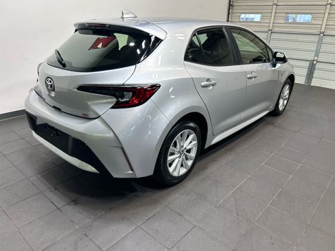 Used 2025 Toyota Corolla SE FWD image 3