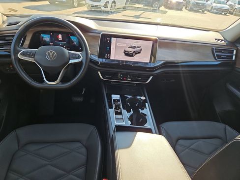 Used 2025 Volkswagen Atlas SE AWD/4WD image 10