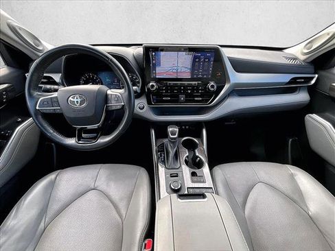 Used 2021 Toyota Highlander Platinum AWD/4WD image 16