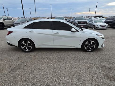 Used 2021 Hyundai Elantra Limited image 3