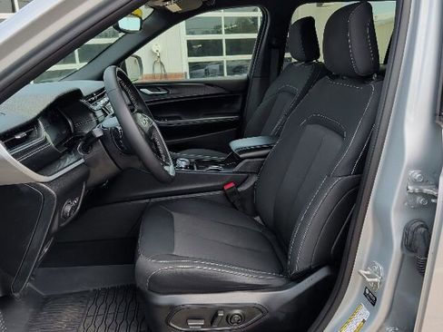 Used 2024 Jeep Grand Cherokee L Laredo AWD/4WD image 10