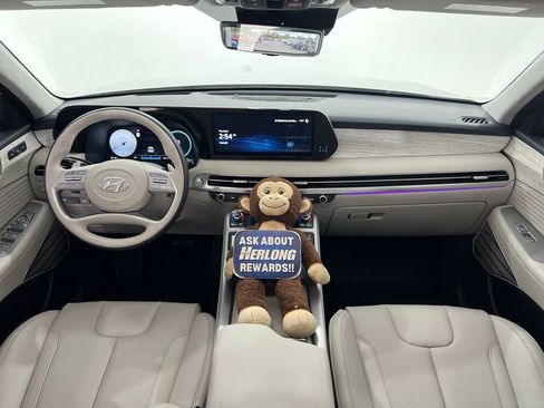 Used 2025 Hyundai Palisade Calligraphy FWD image 19
