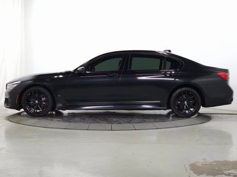 Used 2019 BMW 750i xDrive w/ Executive Package image 2