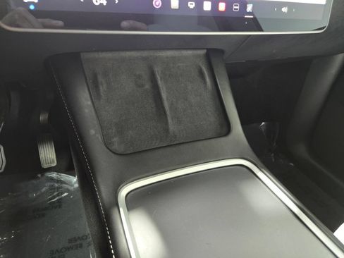 Used 2024 Tesla Model Y Long Range AWD/4WD image 27