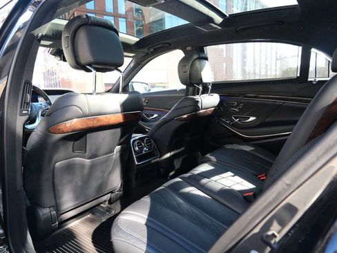 Used 2018 Mercedes-Benz S 560 4MATIC Sedan w/ Premium Package image 22