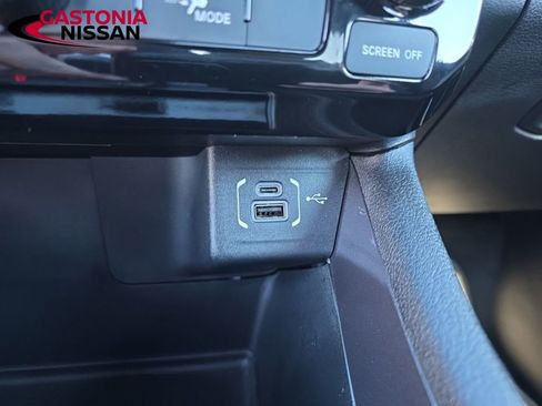 Used 2025 Jeep Compass Sport image 34