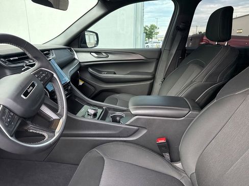 Used 2025 Jeep Grand Cherokee L Laredo RWD image 22