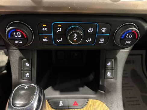 Used 2017 GMC Acadia Denali w/ Technology Package AWD/4WD image 29
