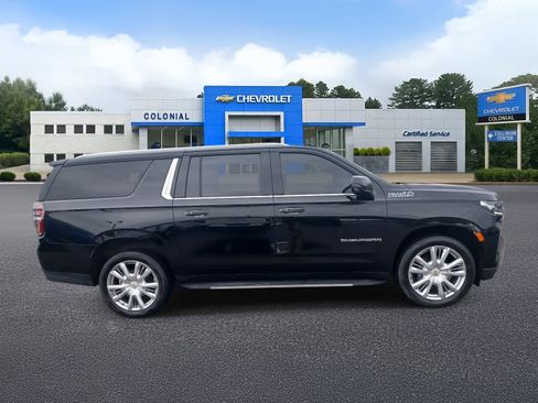 Used 2021 Chevrolet Suburban High Country image 3