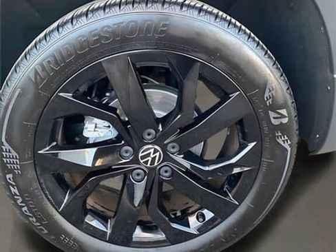 Used 2022 Volkswagen Taos SE w/ Panoramic Sunroof Package image 31