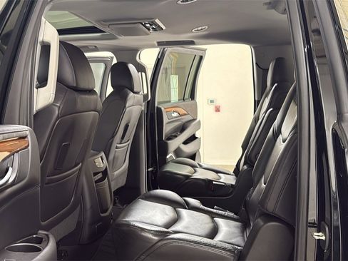 Used 2019 Cadillac Escalade ESV Premium Luxury image 15