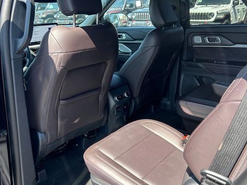 Used 2025 Ford Explorer Platinum w/ LUX Leather Package image 12